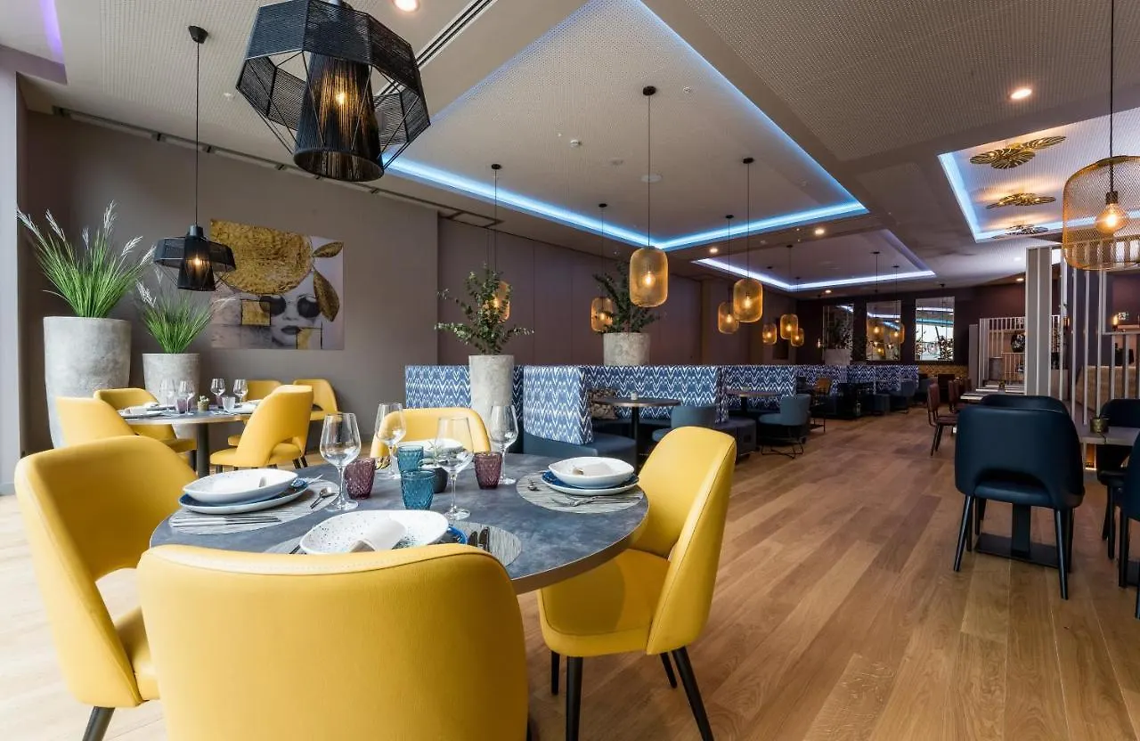 Leonardo Royal Hotel Barcelona Fira 4*,